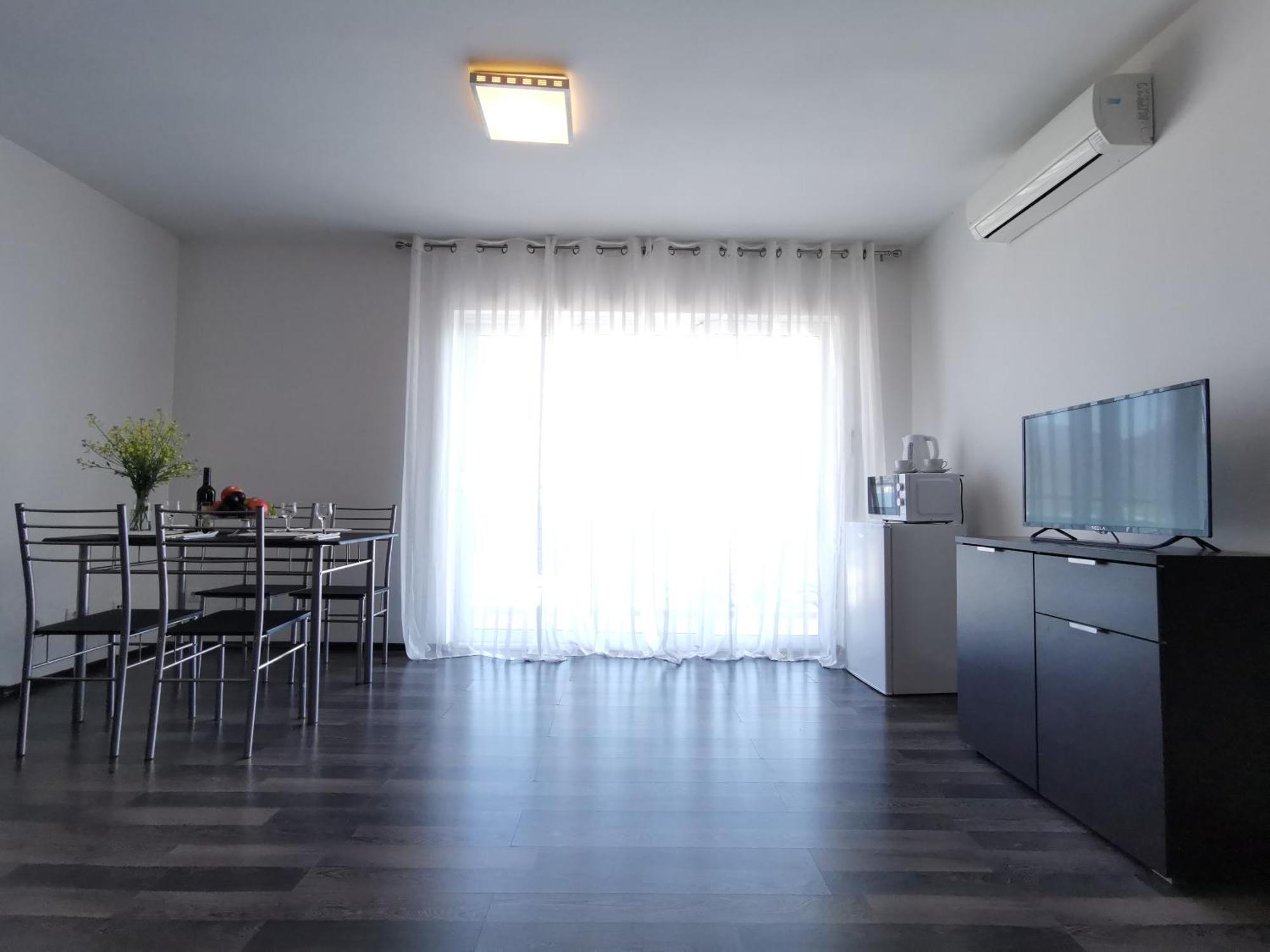 Apartment Iris With Pool Lido Of Herceg Novi Bijela Bagian luar foto