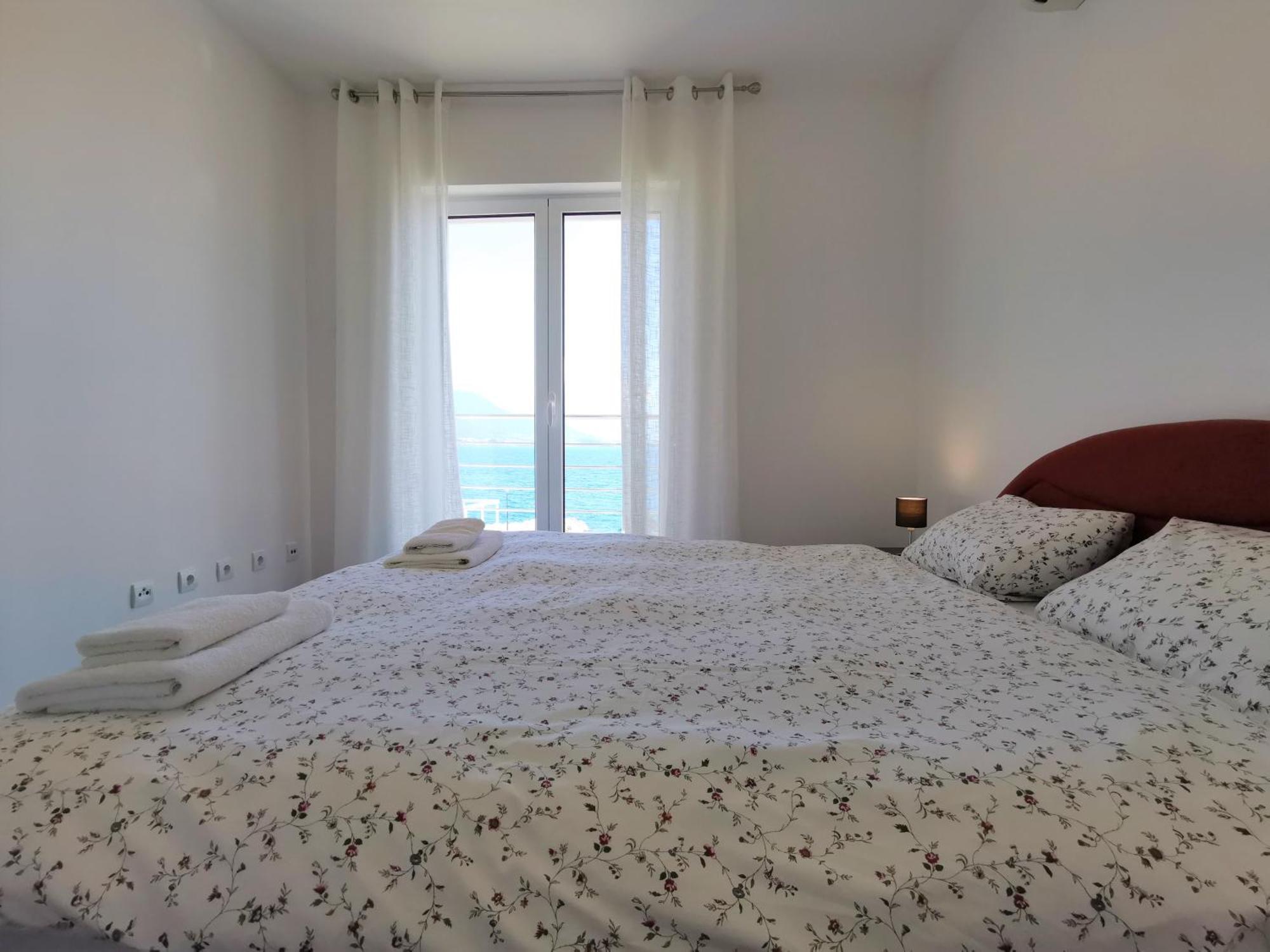 Apartment Iris With Pool Lido Of Herceg Novi Bijela Bagian luar foto