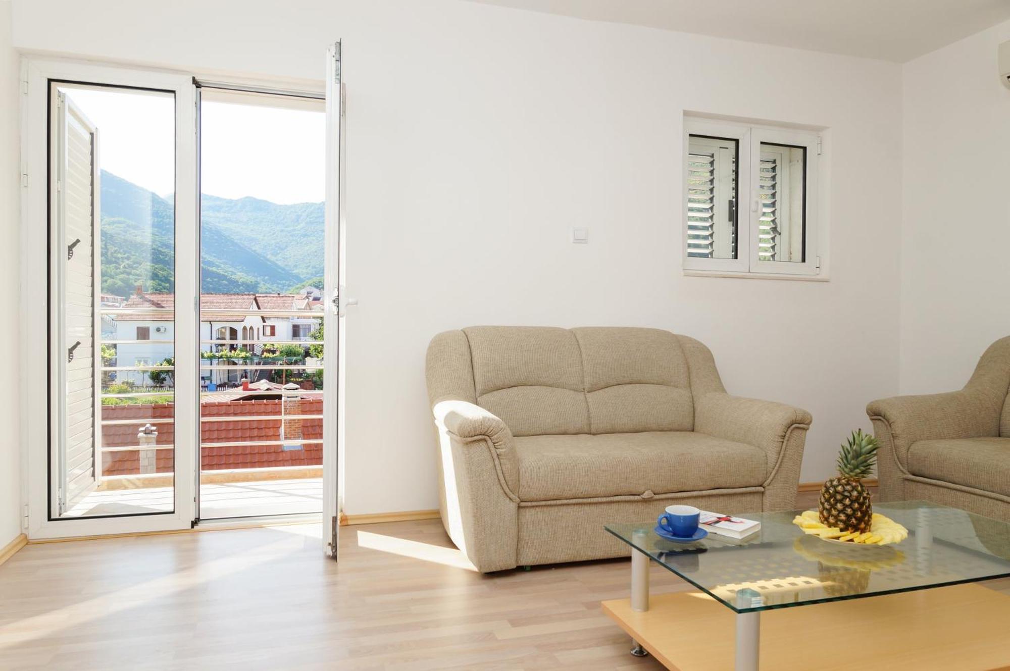 Apartment Iris With Pool Lido Of Herceg Novi Bijela Bagian luar foto