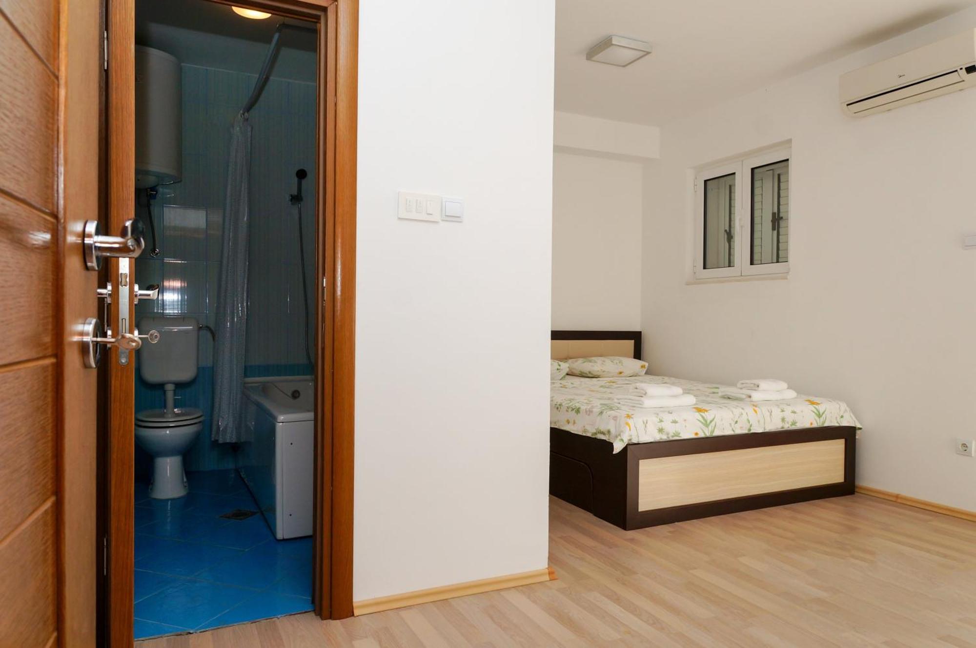 Apartment Iris With Pool Lido Of Herceg Novi Bijela Bagian luar foto